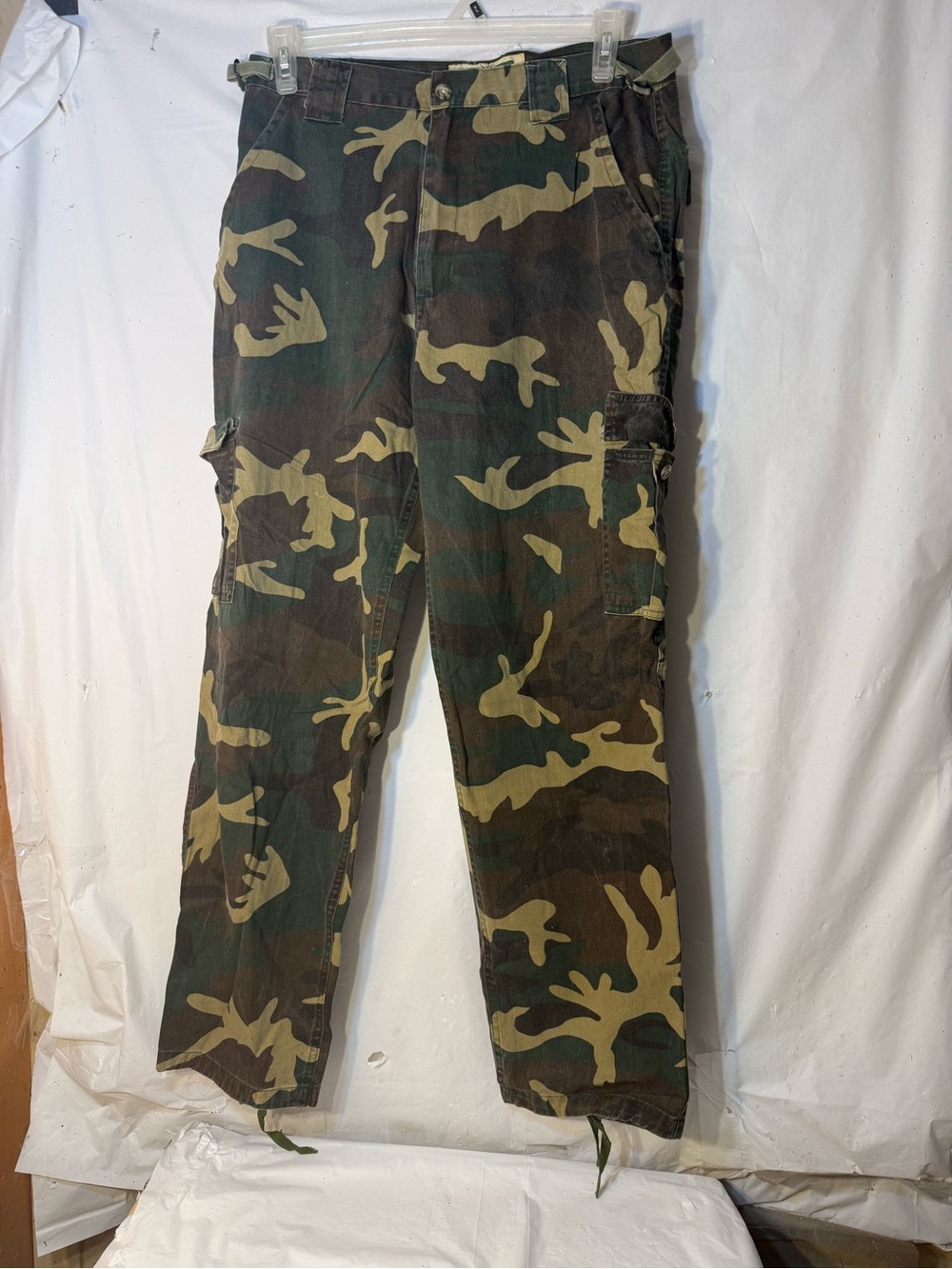 vintage Game Winner Sportswear camouflaged men’s cargo pants size Large